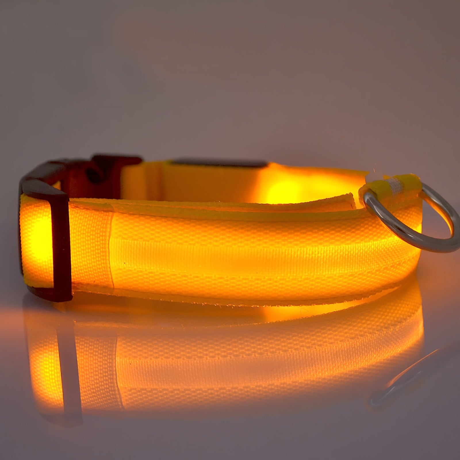 Collare Luminoso Regolabile per Cani - Sicurezza Notturna con Strisce Fluorescenti